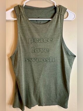 Nike Green Yoga Muscle Tank • Women’s Medium • P2P 20”